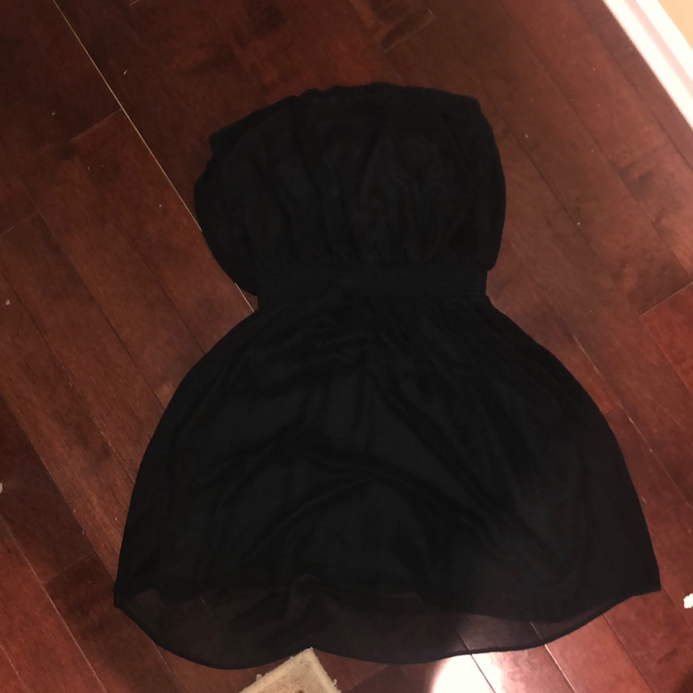 Black sleeveless dress